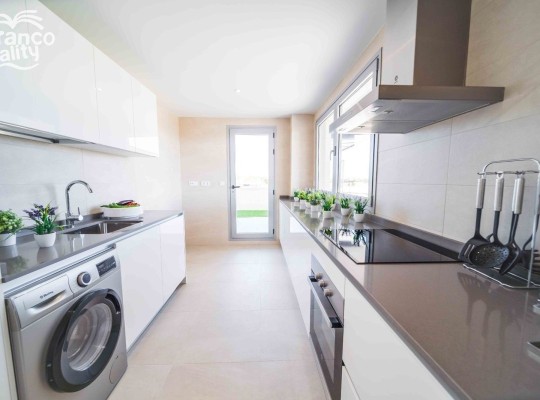 Nové apartmány 1. linie u pláže, Almerimar, Malaga- východ