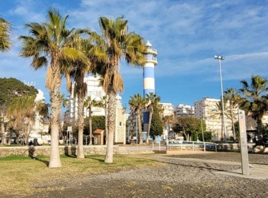 Moderní bydlení 100 metrů od pláže v srdci Torre del Mar