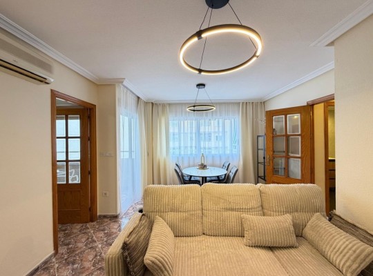 Apartmán ve výborné lokalitě, 200m od pláže Los Locos, Torrevieja