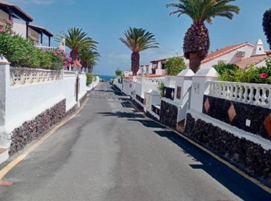 Řadový dům s odděleným studiem, po rekonstrukci, Tenerife jih