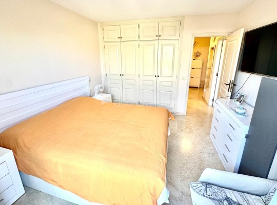 Prodej luxusního mezonetu s výhledem na moře a zahradou – Palm-Mar