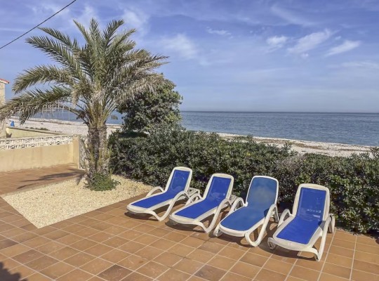 Vila na prodej v první linii s výhledem na moře v Els Poblets (Denia)