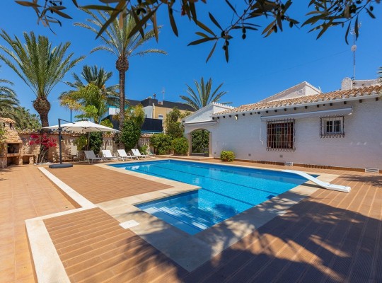 Orihuela Costa (Punta Prima), Villa #CQ-KB-42391