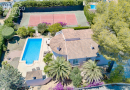 LARGE SEA VIEW VILLA WITH PRIVATE TENNIS COURT WALKING DISTANCE FROM MORAIRA TOWN CENTRE.