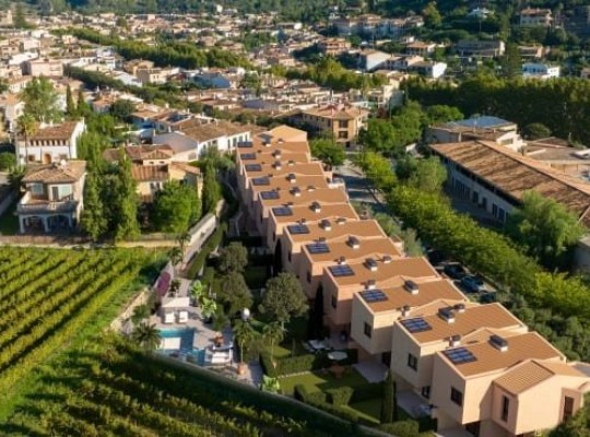 Nové řadové domy v Esporles na úpatí pohoří Tramuntana