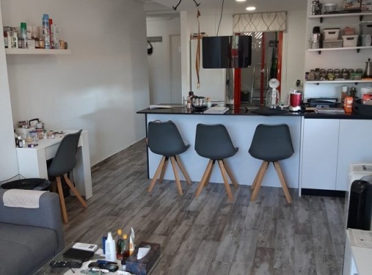 Přízemní apartmán se 2 ložnicemi ve městě Villajoyosa, Costa Blanca Sever.