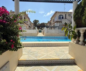Prostorný bungalov v Punta Prima, Torrevieja