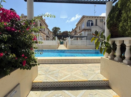 Prostorný bungalov v Punta Prima, Torrevieja