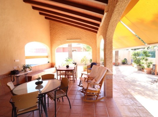 Orihuela Costa (Punta Prima), Villa #CQ-JM-15958