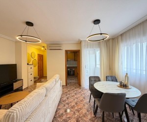 Apartmán ve výborné lokalitě, 200m od pláže Los Locos, Torrevieja