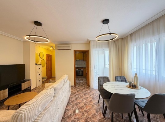 Apartmán ve výborné lokalitě, 200m od pláže Los Locos, Torrevieja