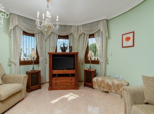 Los Altos, 
Villa   #ES-10383