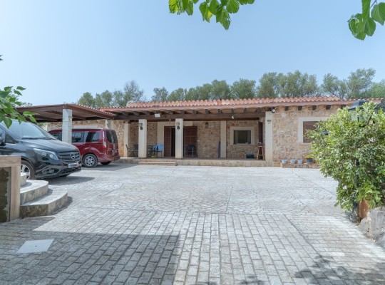 Exkluzivní soběstačná finca s bazénem se slanou vodou a domem pro hosty v Algaidě