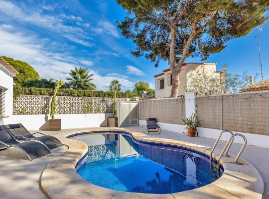Orihuela Costa (Punta Prima), Villa #CQ-KB-98678