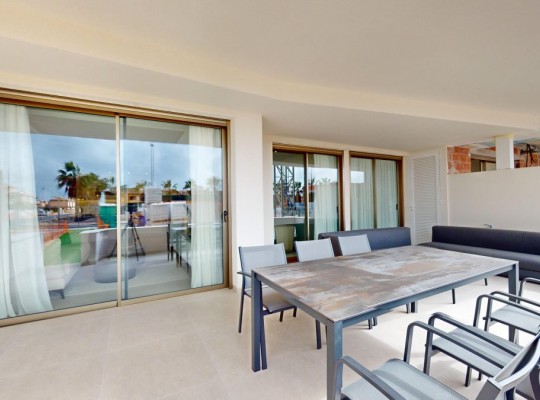 Butikový komplex s luxusními apartmány a výhledem na moře, Cabo Roig
