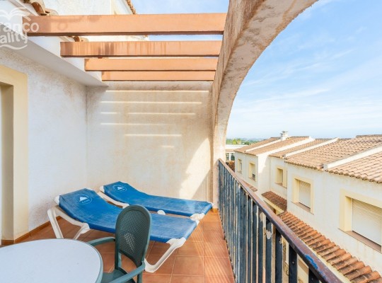 Urbanization of bungalows with spectacular views of the Mediterranean Sea and Peñón de Ifach in Calpe.