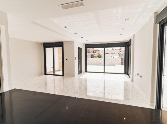 Orihuela Costa (Punta Prima), Villa #CQ-00-21192