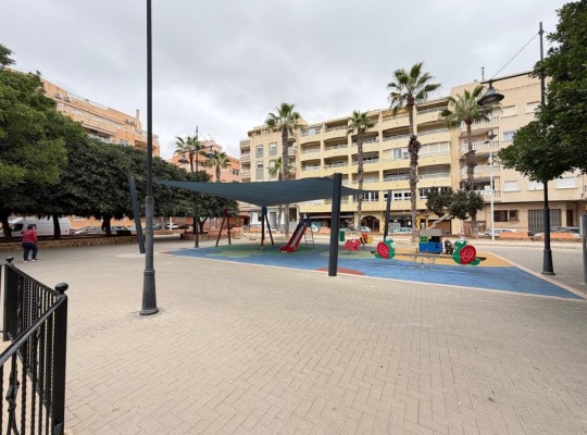 Apartmán ve výborné lokalitě, 200m od pláže Los Locos, Torrevieja