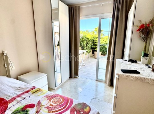 Prodej luxusního mezonetu s výhledem na moře a zahradou – Palm-Mar