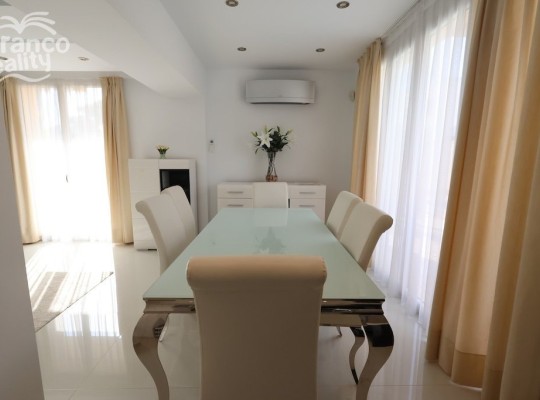 Vila s moderním zařízením v Cabo Roig