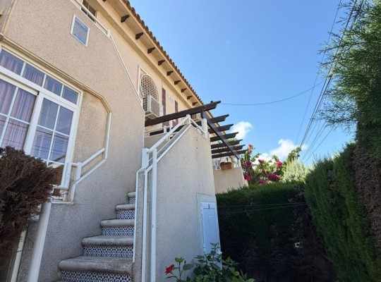 Prostorný bungalov v Punta Prima, Torrevieja