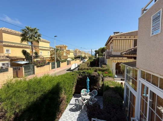 Prostorný bungalov v Punta Prima, Torrevieja