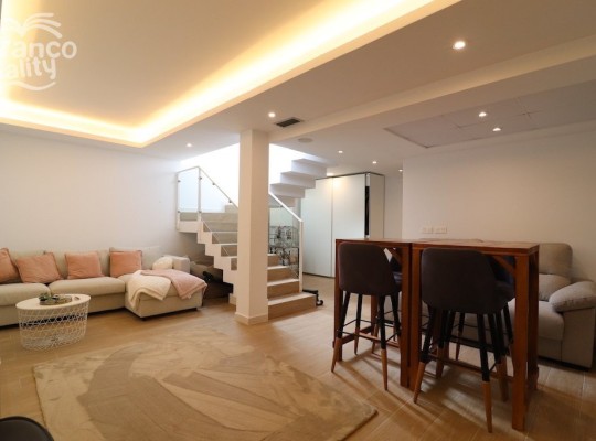 Villa with south orientation and swimming pool only 400m from the sea