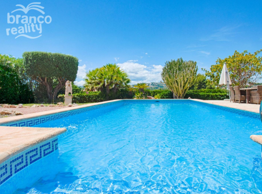 LARGE SEA VIEW VILLA WITH PRIVATE TENNIS COURT WALKING DISTANCE FROM MORAIRA TOWN CENTRE.