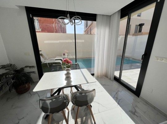 Los Montesinos (Los Montesinos - Urb. La Herrada), Villa #CQ-CB-18385