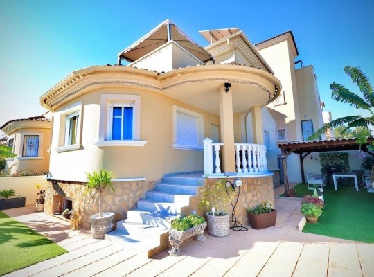 San Miguel de Salinas (Residencial los flamencos), Villa #CQ-JM-64042