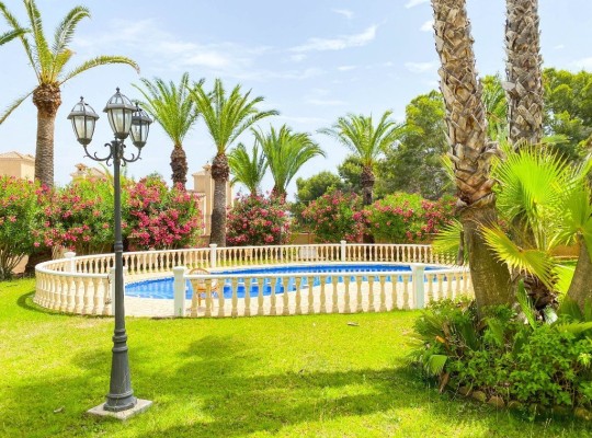 Villamartin, 
Villa   #ES-8381