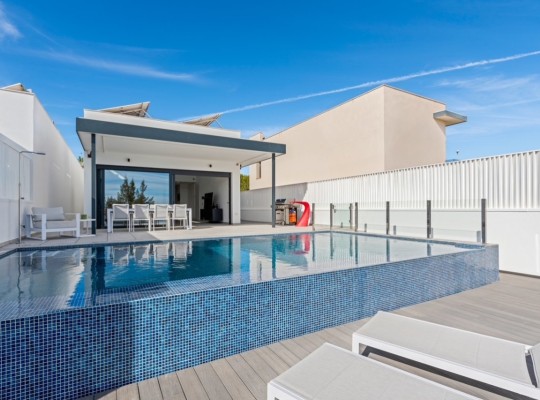 San Miguel de Salinas (Ciudad de las comunicaciones), Villa #CQ-GL-32200