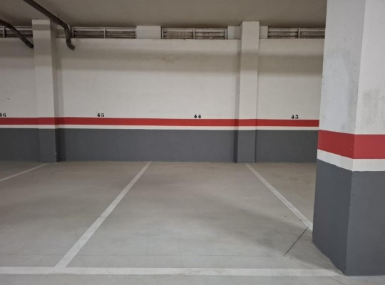 Světlý byt s bazénem 800m od pláže