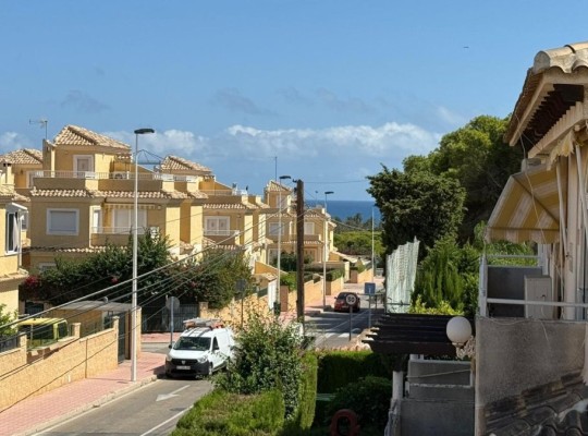 Prostorný bungalov v Punta Prima, Torrevieja