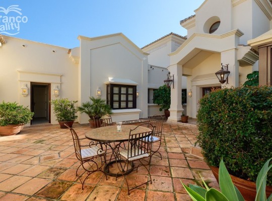 Marbella (Costa del Sol), Villa - Detached #CM-R4031305