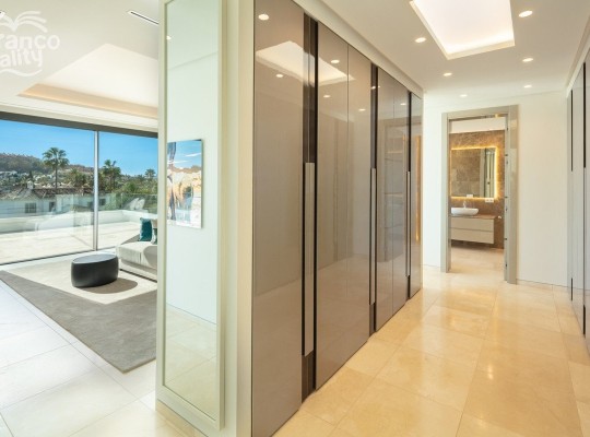 Nueva Andalucía (Costa del Sol), Villa - Detached #CM-R3972562