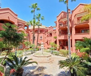 Nueva Andalucía (Costa del Sol), Apartment - Middle Floor #CM-R2560865