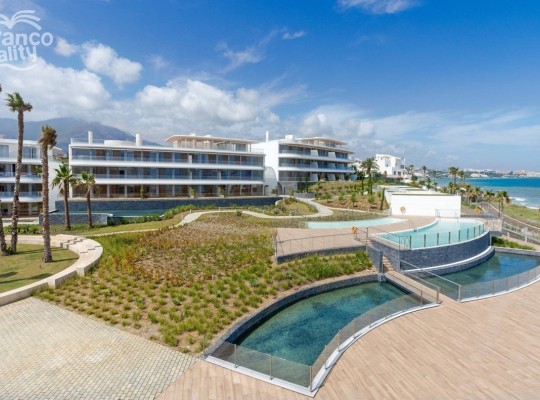 Estepona (Costa del Sol), Villa - Detached #CM-R3983911