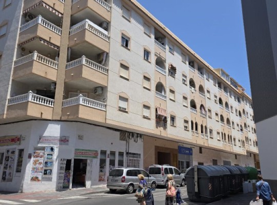 Kompletně zrekonstruovaný apartmán s bazénem v centru Torrevieja