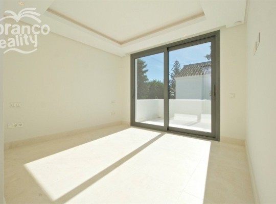 San Pedro de Alcántara (Costa del Sol), Villa - Detached #CM-R3058879