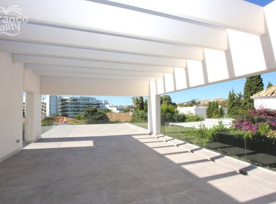 Guadalmina Alta (Costa del Sol), Villa - Detached #CM-R4044397