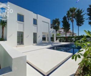 San Pedro de Alcántara (Costa del Sol), Villa - Detached #CM-R3058879