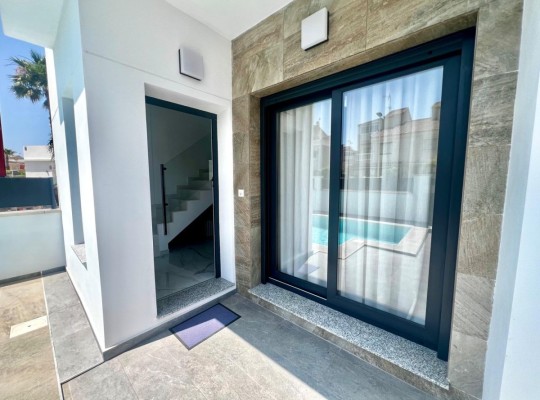 Torrevieja (La Siesta - El Salado - Torreta), Villa #CQ-PJ-37662