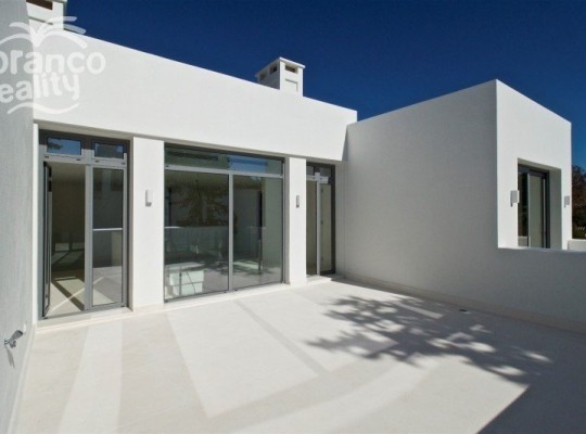 San Pedro de Alcántara (Costa del Sol), Villa - Detached #CM-R3058879