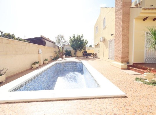 Orihuela Costa (Playa Flamenca), Villa #CQ-JM-69540