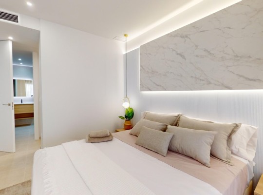 Butikový komplex s luxusními apartmány a výhledem na moře, Cabo Roig
