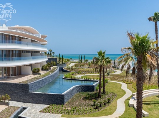 Estepona (Costa del Sol), Apartment - Middle Floor #CM-R4026235