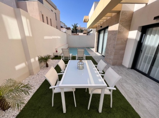 Los Montesinos (Los Montesinos - Urb. La Herrada), Villa #CQ-CB-18385