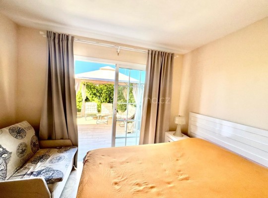 Prodej luxusního mezonetu s výhledem na moře a zahradou – Palm-Mar