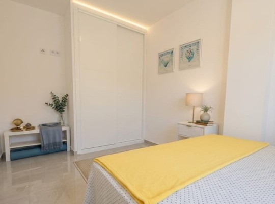 Kompletně zrekonstruovaný apartmán s bazénem v centru Torrevieja